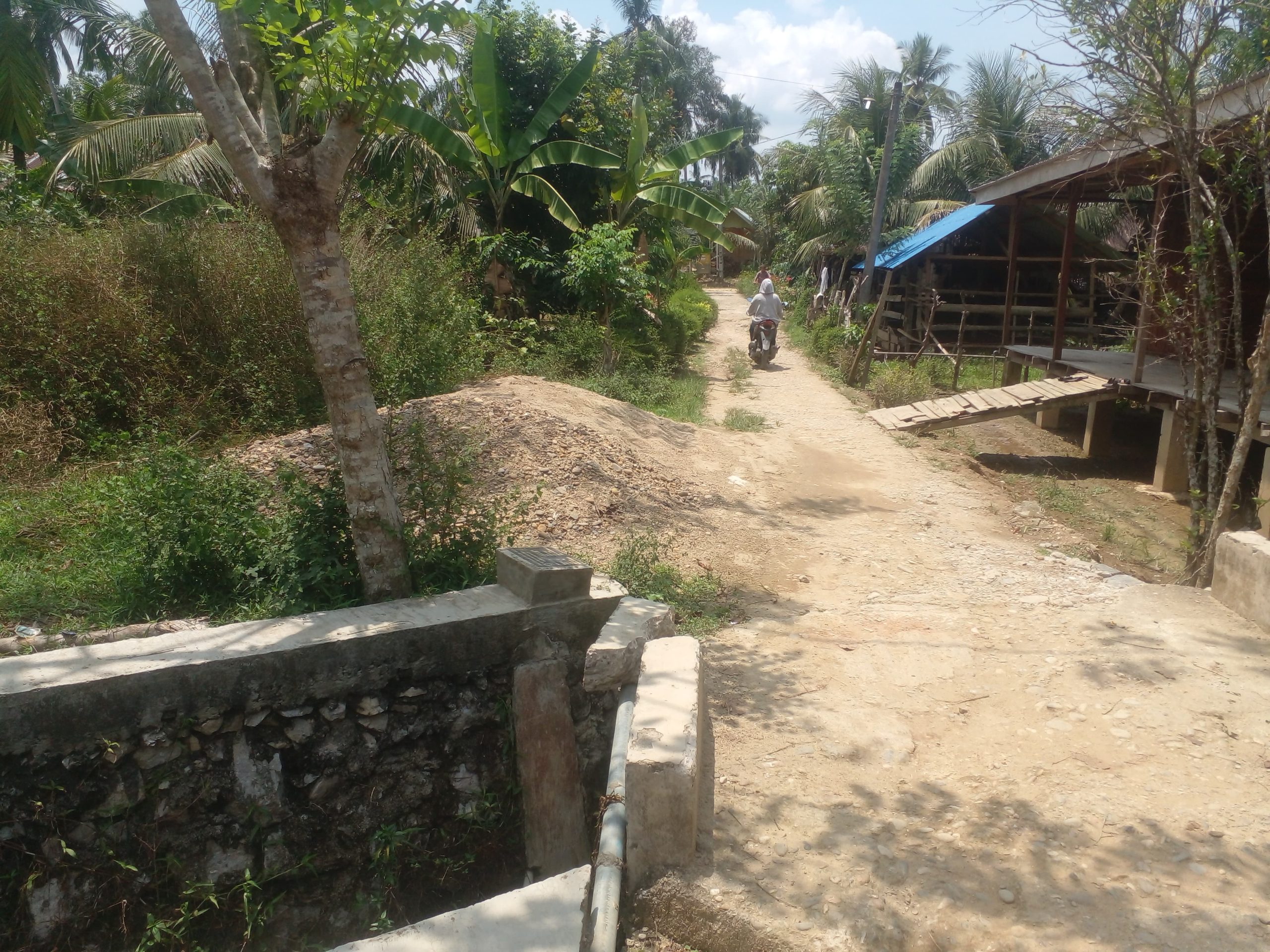 Dana ADD 2025 di Kampung Karang Jadi Belum Terealisasi, Proyek Jalan Terbengkalai.