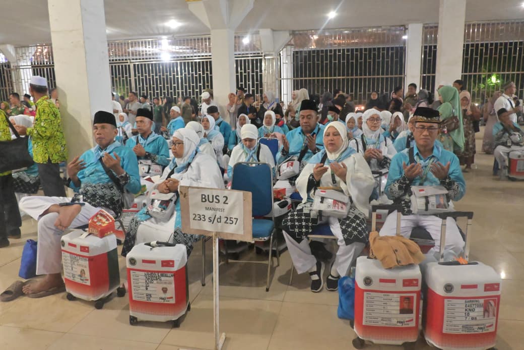 Polres Labusel Kawal Penuh Keberangkatan 147 Jemaah Haji Asal Labusel , Perjalanan Dipastikan Aman dan Lancar.
