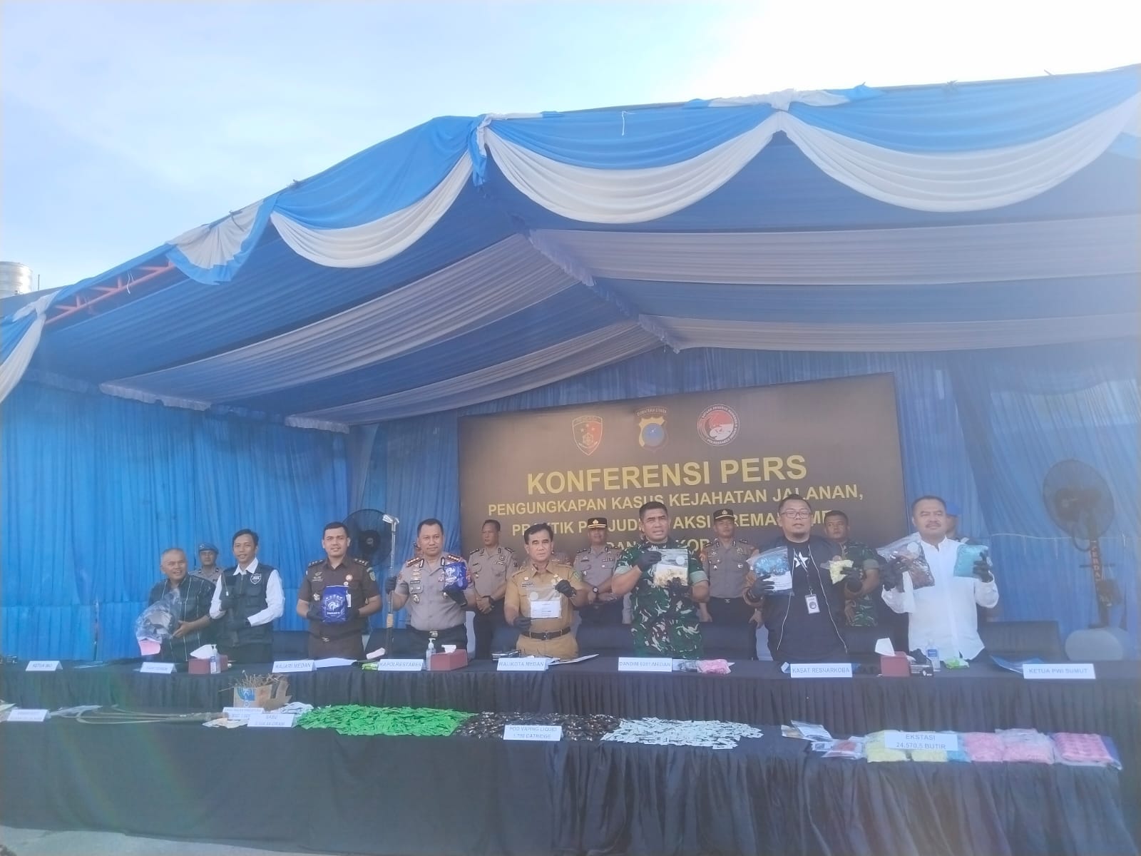Polrestabes Medan Ungkap 250 Kasus Kejahatan Jalanan Dan Pengembalian Barang Temuan Selama 1 Bulan Terakhir, 290 Tersangka Ditangkap Dan 16 Orang Merupakan Residivis.