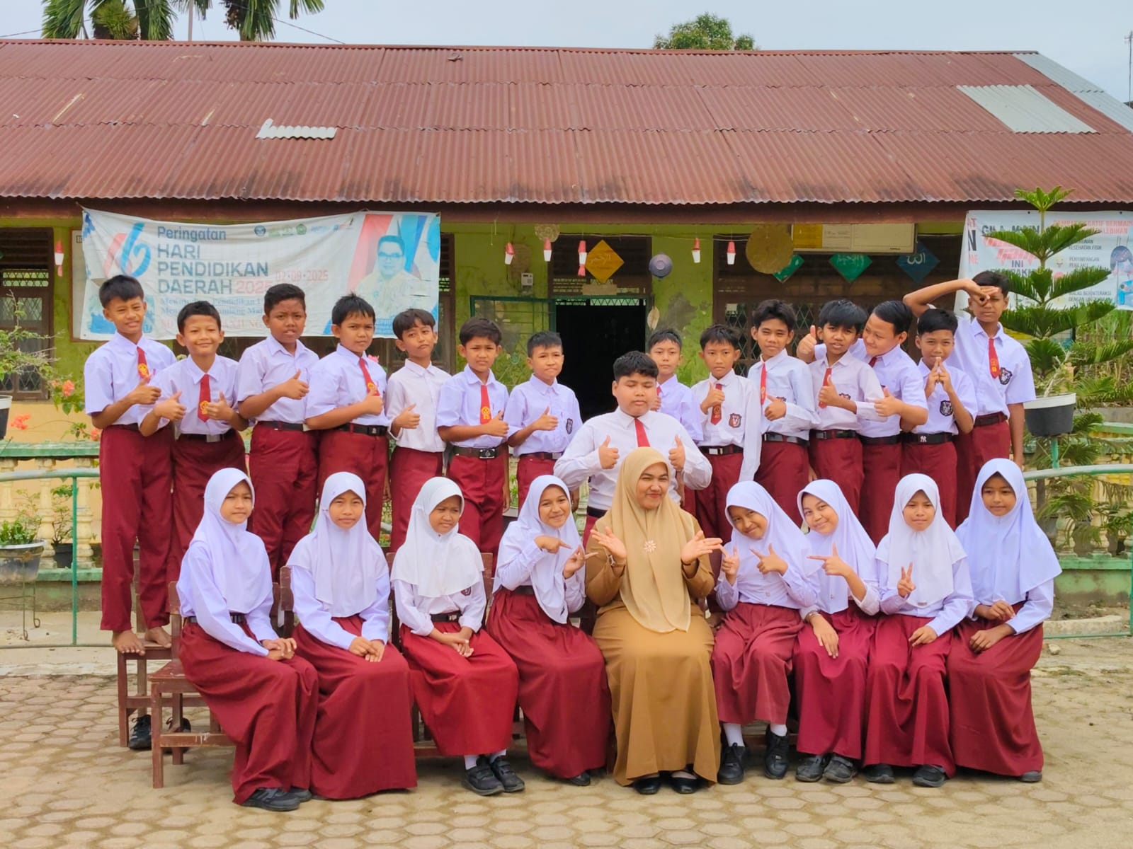 Dedikasi Guru SD Negeri Tanjung Rambut Dapat Apresiasi Wali Murid.