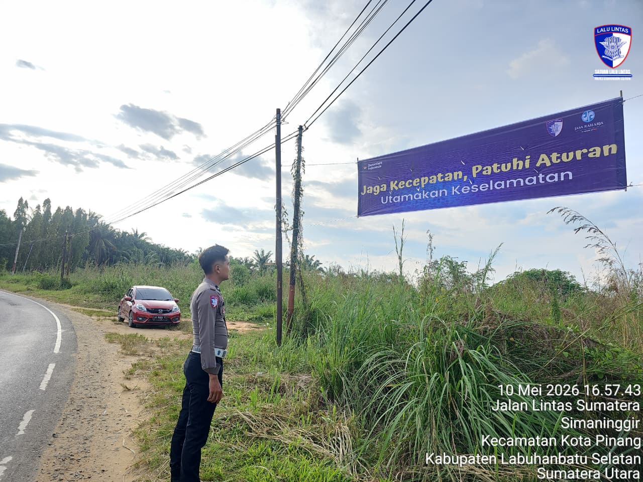 Satlantas Polres Labusel Pasang Spanduk Himbauan di Titik Rawan Laka Lantas Jalinsum.