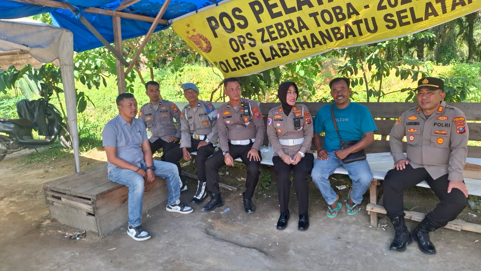 Kapolsek Torgamba dan Kasat Lantas Polres Labusel Sambangi Konten Kreator Bukit Kodok, Pererat Silaturahmi dan Edukasi Kamtibmas.