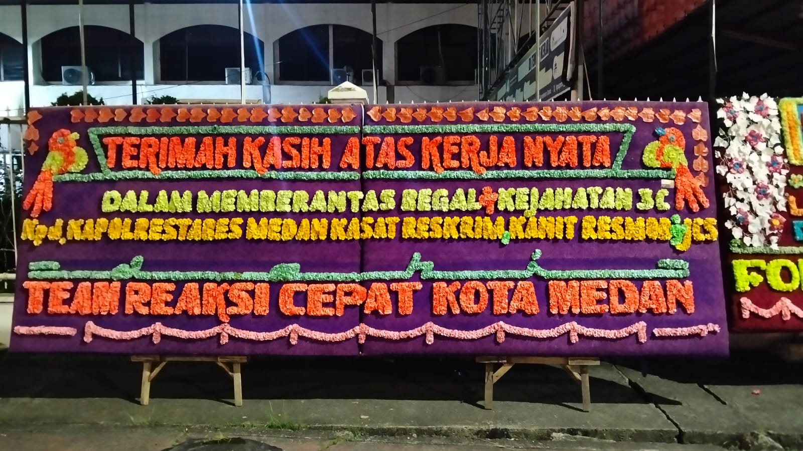 Team Reaksi Cepat (TRC) Kota Medan Beri Ucapan Terimakasih Kepada Kapolrestabes Medan Melalui Karangan Bunga.
