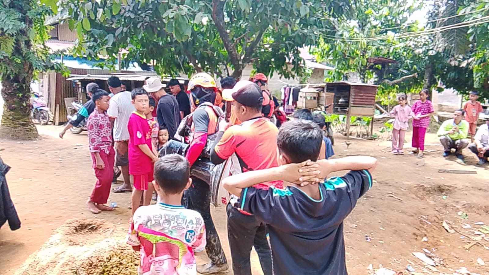 Korban Hilang di Sungai Batang Bangko Ditemukan, Tim SAR Hadapi Ancaman Buaya, Arus deras Keruh dan berlumpur.