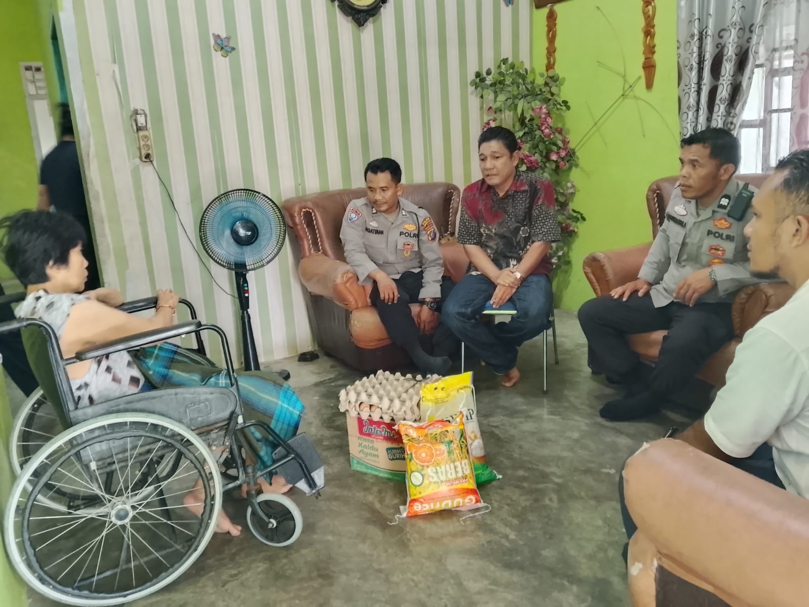 Polsek Kampung Rakyat Anjangsana ke Rumah Bhayangkari yang Sakit Menahun, Wujud Kepedulian dan Solidaritas Keluarga Besar Polri.