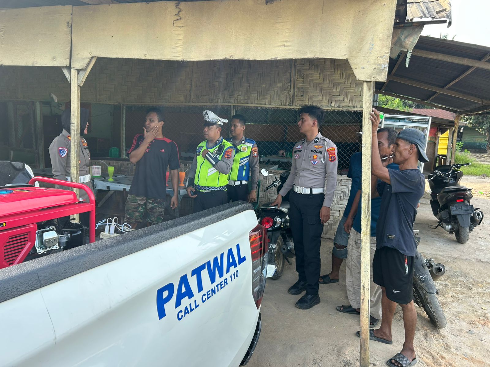 Berintegritas dan Humanis Melayani Masyarakat, Satlantas Polres Labusel Bantu Warga Dengan Pelayanan Gratis.