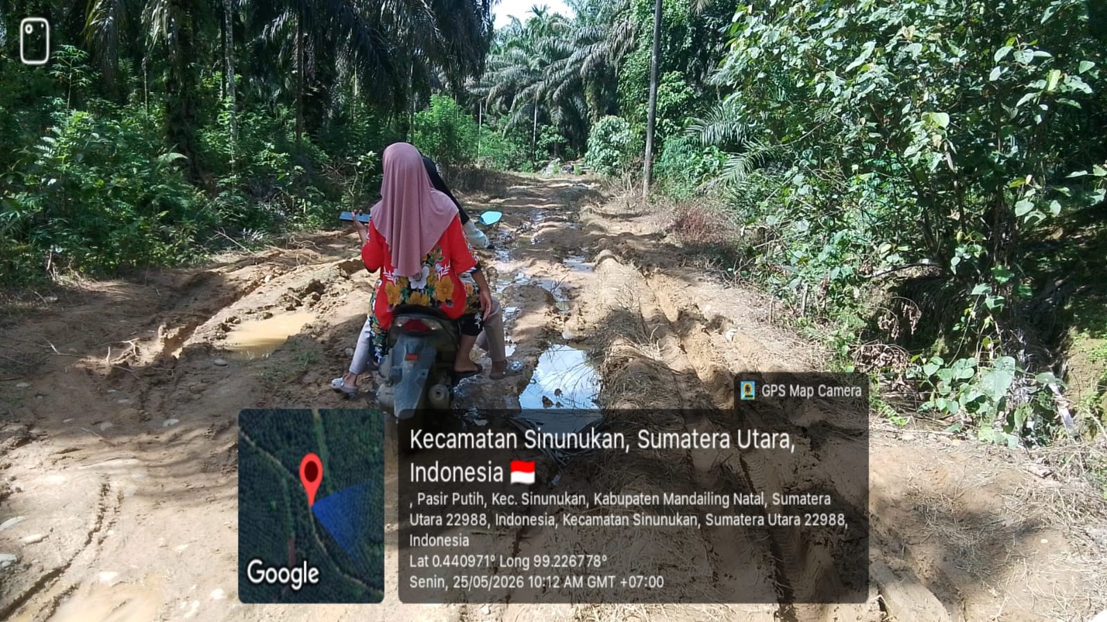Jalan Kabupaten Banjar Aur Utara – Pasir Putih Tak Kunjung Tuntas, Warga Harapkan Perhatian Pemkab Madina.
