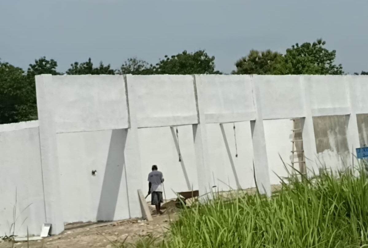 Proyek Koperasi Merah Putih di Tandam Hilir I Disorot, Warga Pertanyakan Lambannya Penyelesaian.
