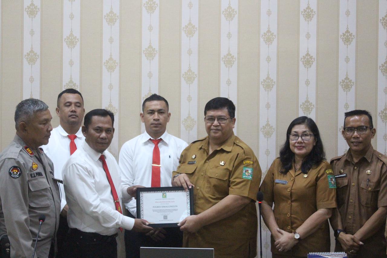 Sat Narkoba Polres Simalungun Terima Piagam Penghargaan dari Pemkab atas Keberhasilan Operasi Antik Toba 2026.