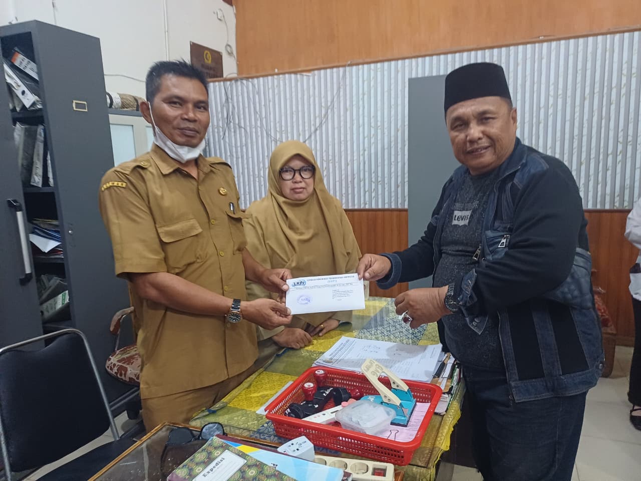 LKPI Serahkan Surat Dukungan Pembentukan Pansus Plasma HGU kepada DPRD Batu Bara.
