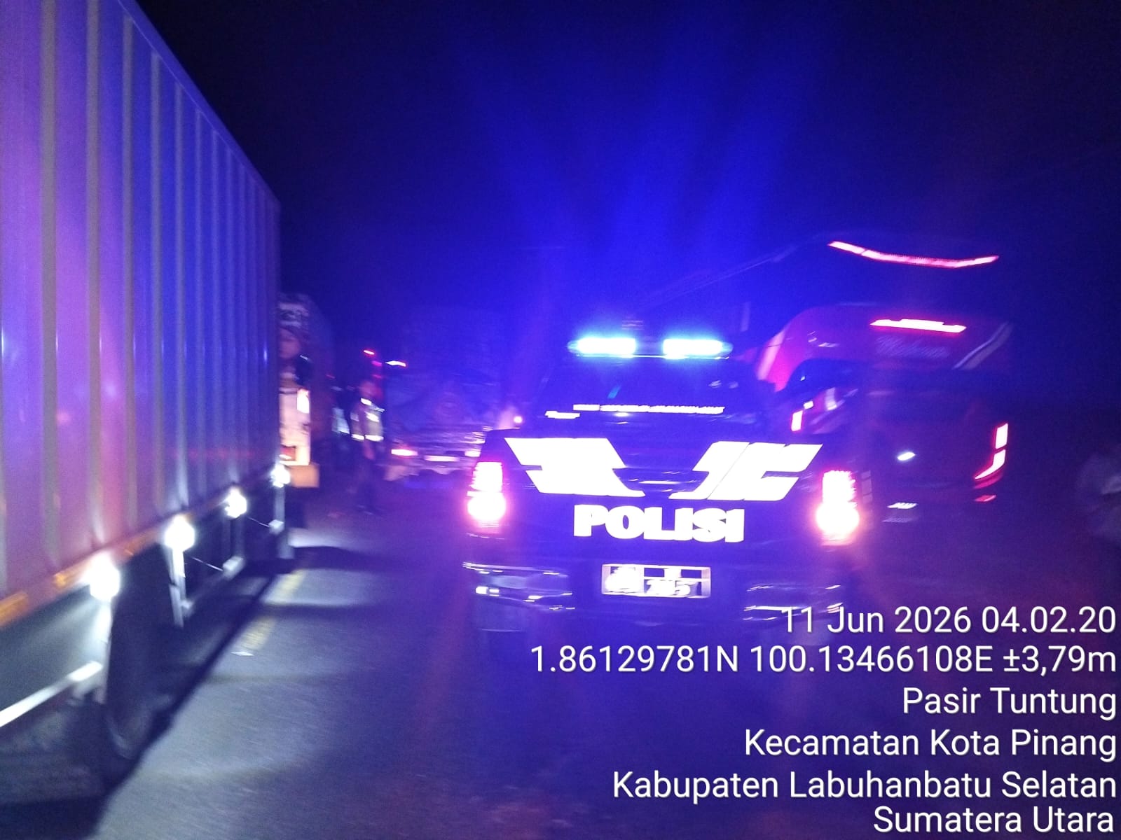 Respon Cepat Laporan Call Center 110, Kapolsek Torgamba Turun Langsung Atasi Kemacetan Akibat Antrean BBM di SPBU Asam Jawa.