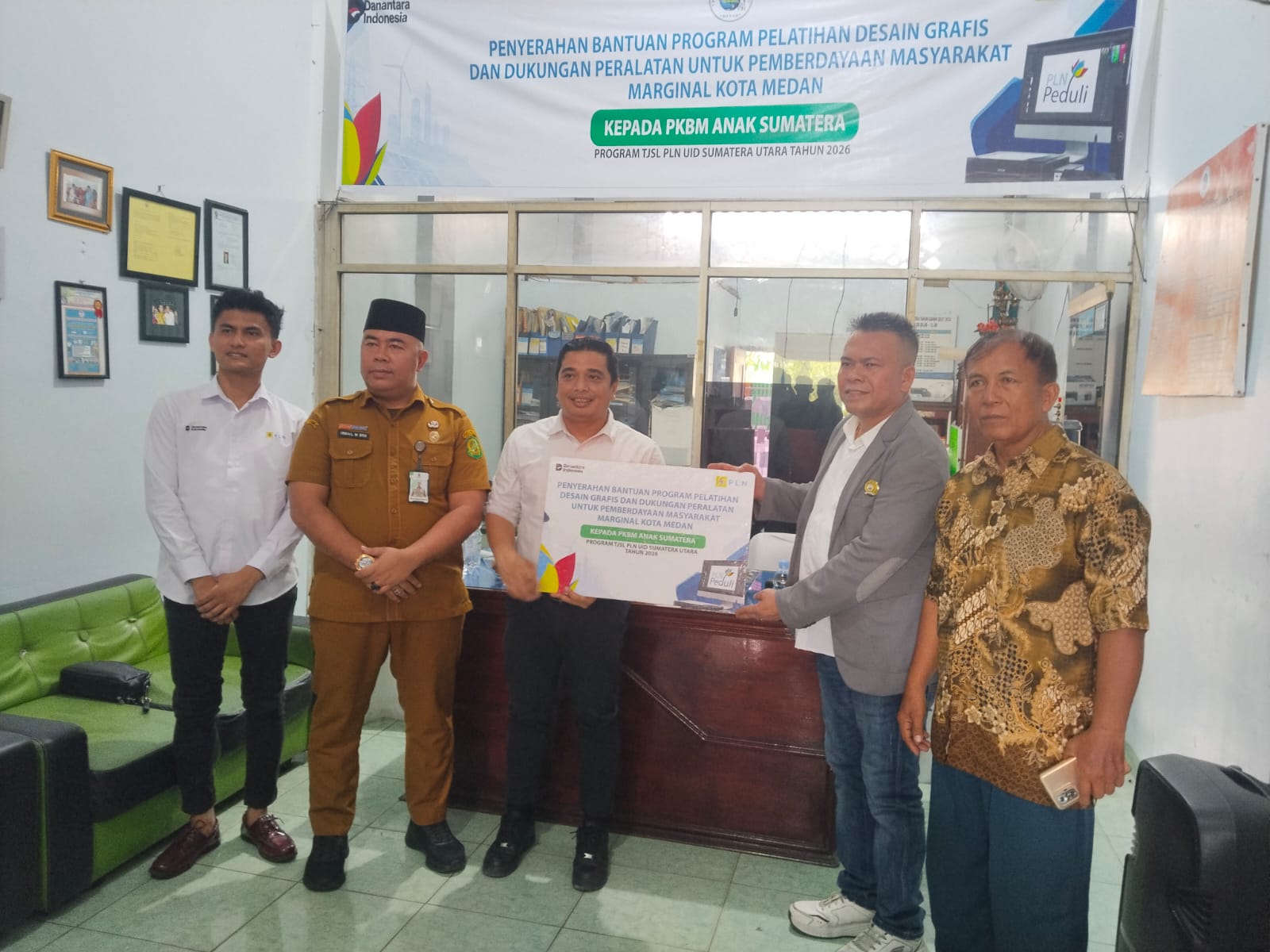 PKBM Anak Sumatera Terima Bantuan Program Pelatihan Desain Grafis dan Dukungan Peralatan dari PT PLN UID Sumut.