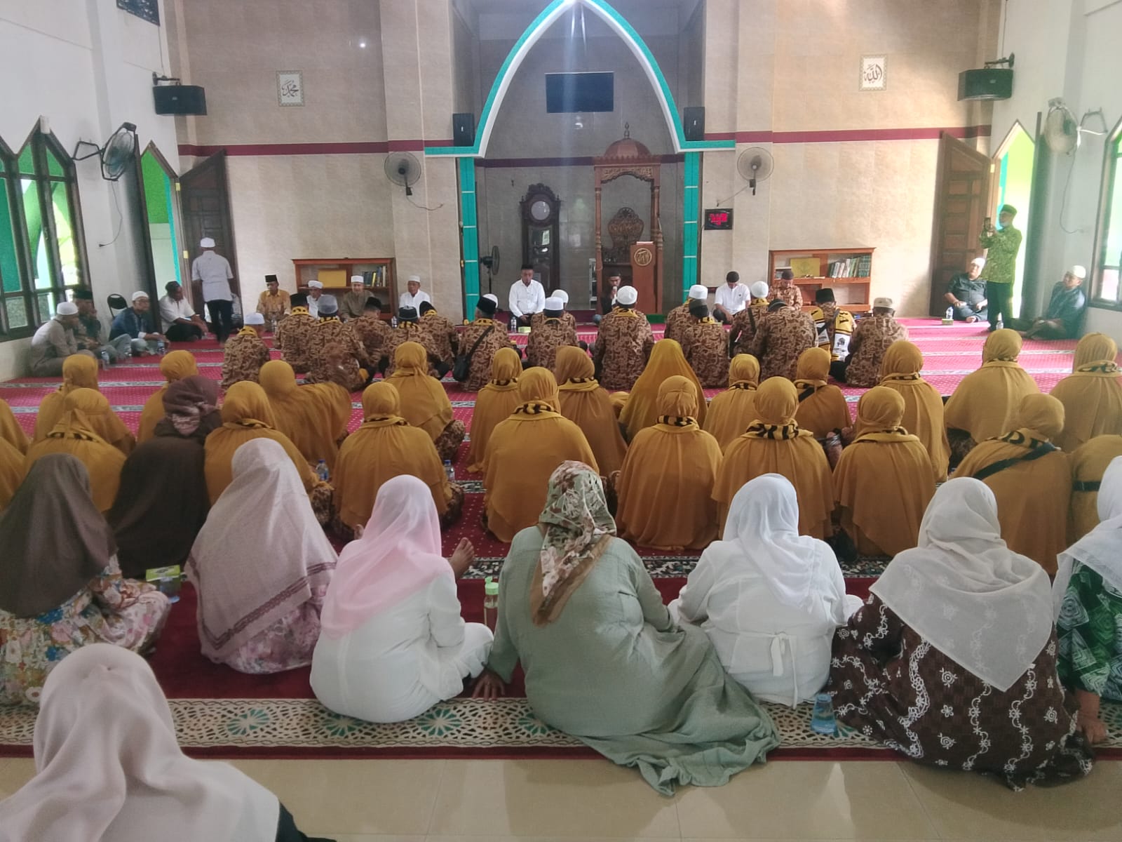 62 Jamaah Umrah Diberangkatkan dari Sinunukan, PT Cardoba Berangkatkan Satu Jamaah Gratis.