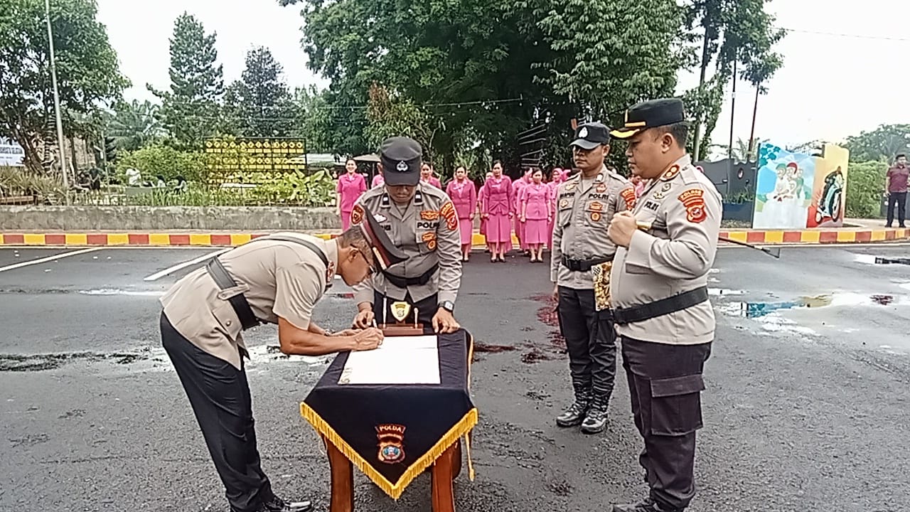 Polres Labusel Gelar Upacara Sertijab Kasat Reskrim dan Pelantikan Kasikum, Kapolres Tekankan Profesionalisme dan Pelayanan Masyarakat