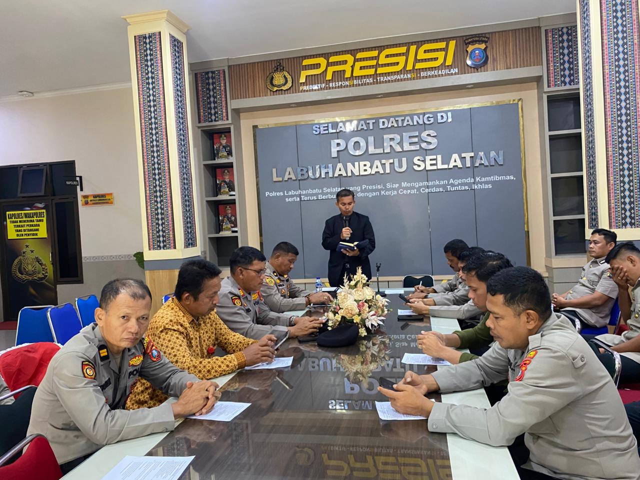 Binrohtal Polres Labusel Perkuat Iman dan Kesehatan Mental Personel, Kapolres: Pelayanan Humanis Berawal dari Hati yang Sehat.