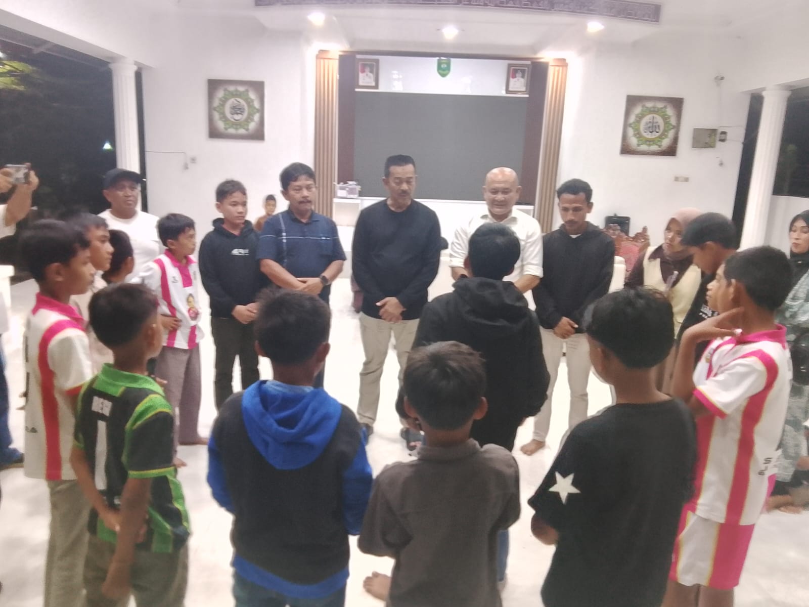 Bupati Lepas Kontingen SSB Bina Putra Wakili Madina di Kompetisi Mini Soccer Piala Presiden Tingkat Provinsi Sumatera Utara.