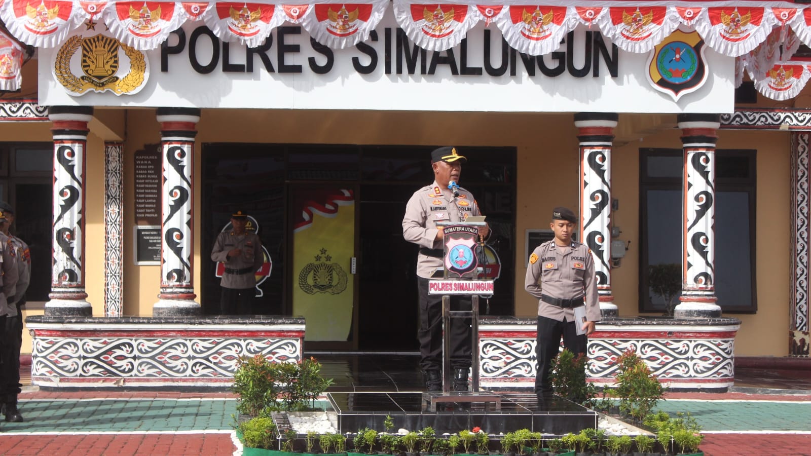 Kapolres Simalungun Pimpin Upacara Kenaikan Pangkat, 65 Personel Naik Setingkat Lebih Tinggi.