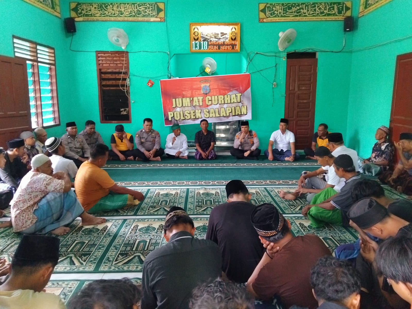 Serap Aspirasi Warga, Polsek Salapian Gelar Jumat Curhat di Desa Naman Jahe.