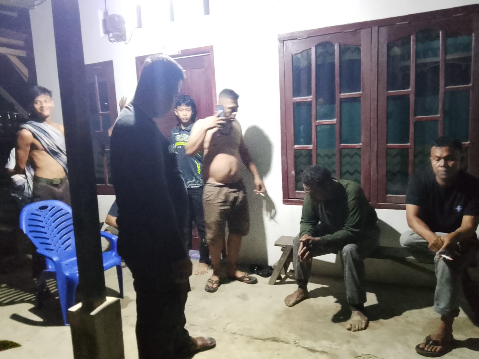 Kapolsubsektor Sinunukan Respons Cepat Laporan Warga, Dua Terduga Pelaku Dugaan Asusila Diamankan ke Mapolsek Batahan.