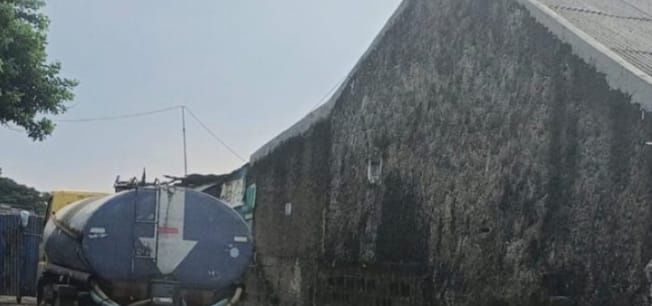 Beroperasi Tanpa Izin, Pangkalan Pengolahan Minyak Curah di Duren Sawit Disorot.