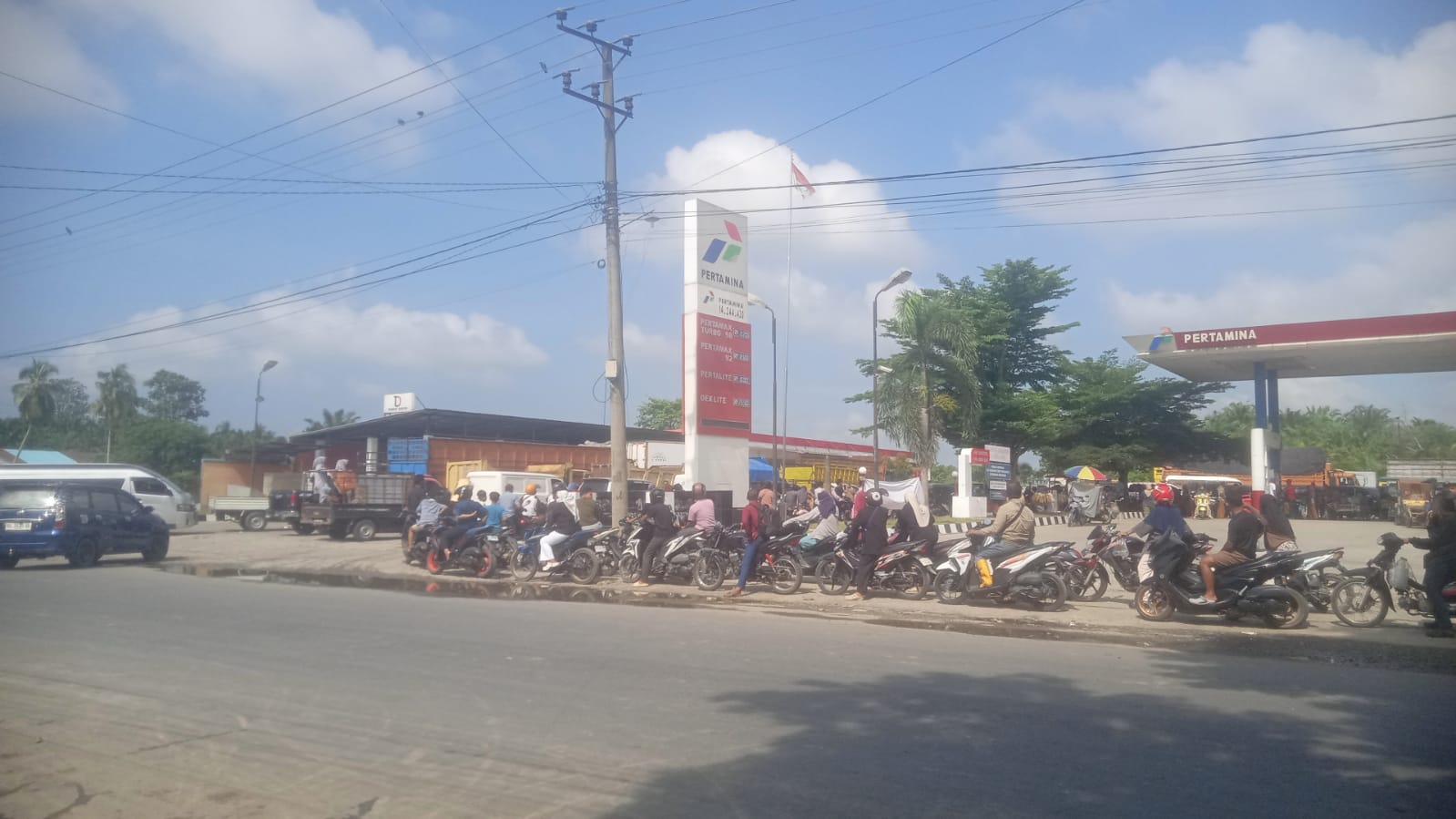 Harga BBM Eceran di Kuala Simpang Capai Rp30 Ribu per Liter, Warga Minta Pemerintah dan Aparat Turun Tangan.
