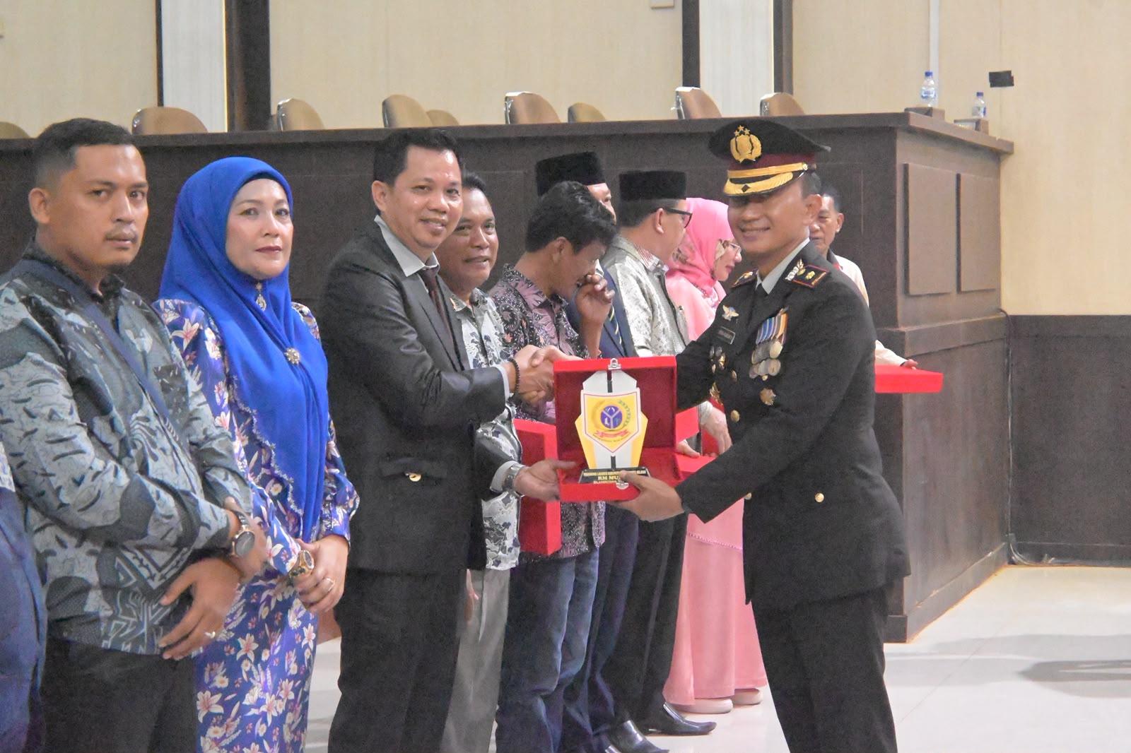 Hadiri Rapat Paripurna HUT ke-18 Kabupaten Labusel, Wakapolres Tegaskan Komitmen Polri Dukung Pembangunan Daerah.