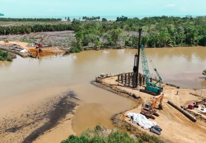 Polemik Pembangunan Jembatan Aek Batahan: Masyarakat Pertanyakan Tanggung Jawab dan Dugaan Pelanggaran.