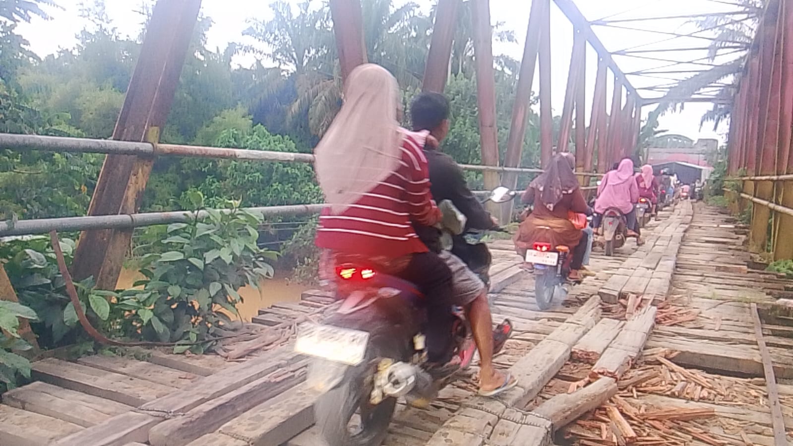 INVESTIGASI Minggu awal Agustus 2026″Dua Jembatan Tua di Ujung Napas: Negara Hadir Setelah Korban Berjatuhan?”.