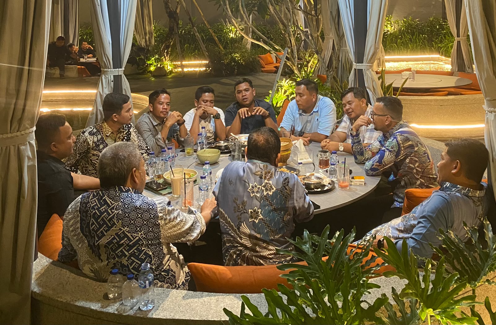 FORAKAD Labusel dan Bupati Fery Siap Kolaborasi Bangun Kampung Halaman.