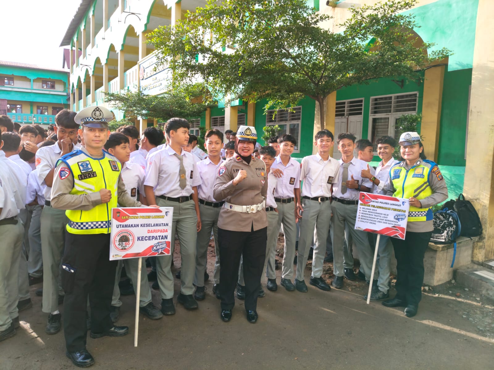 Police Go To School, Satlantas Polres Langkat Ajak Siswa Ciptakan Budaya Tertib Lalu Lintas.