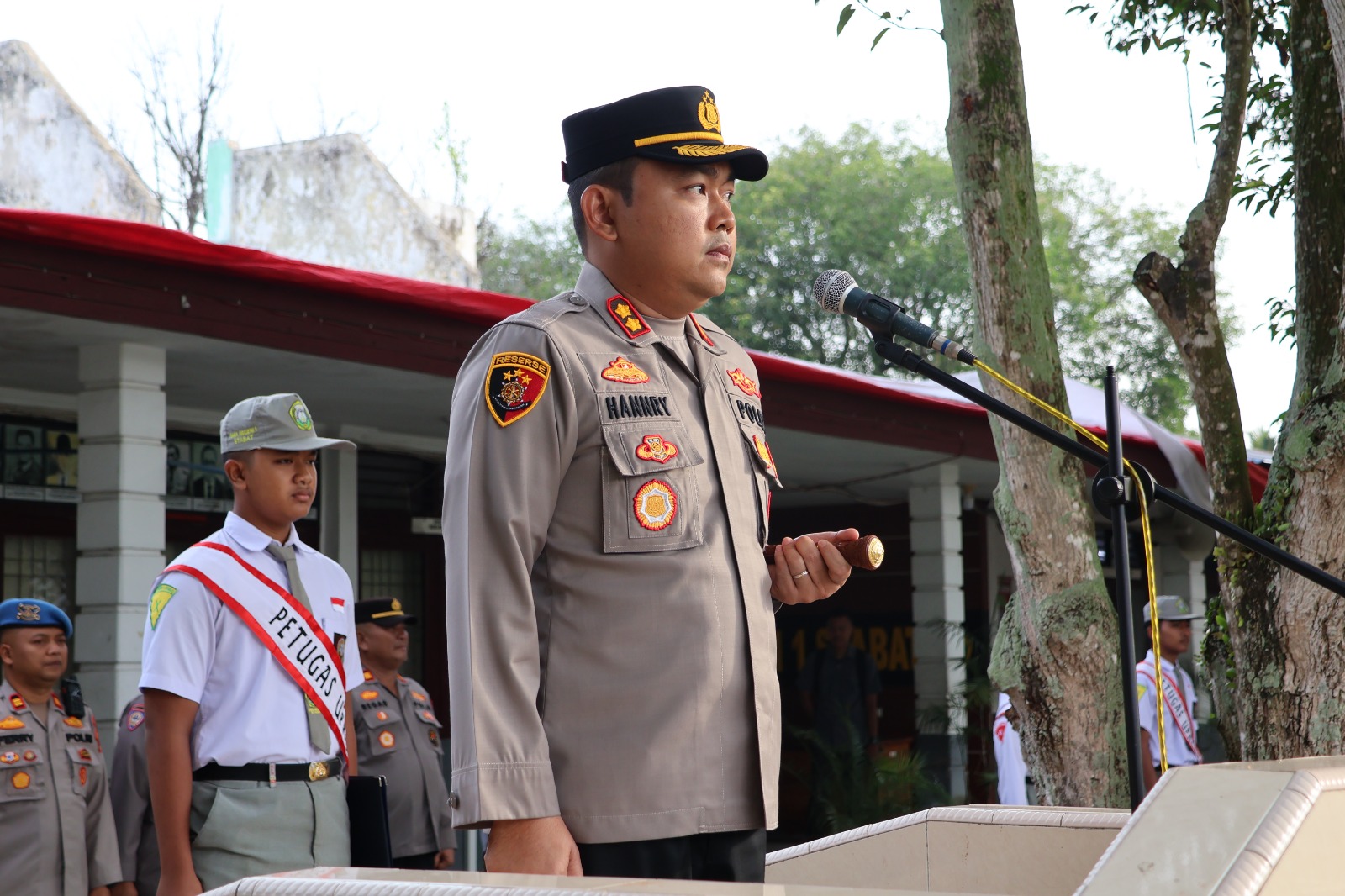 Kapolres Langkat Jadi Pembina Upacara di SMA N 1 Stabat, Berikan Motivasi dan Edukasi Kamtibmas kepada Pelajar.