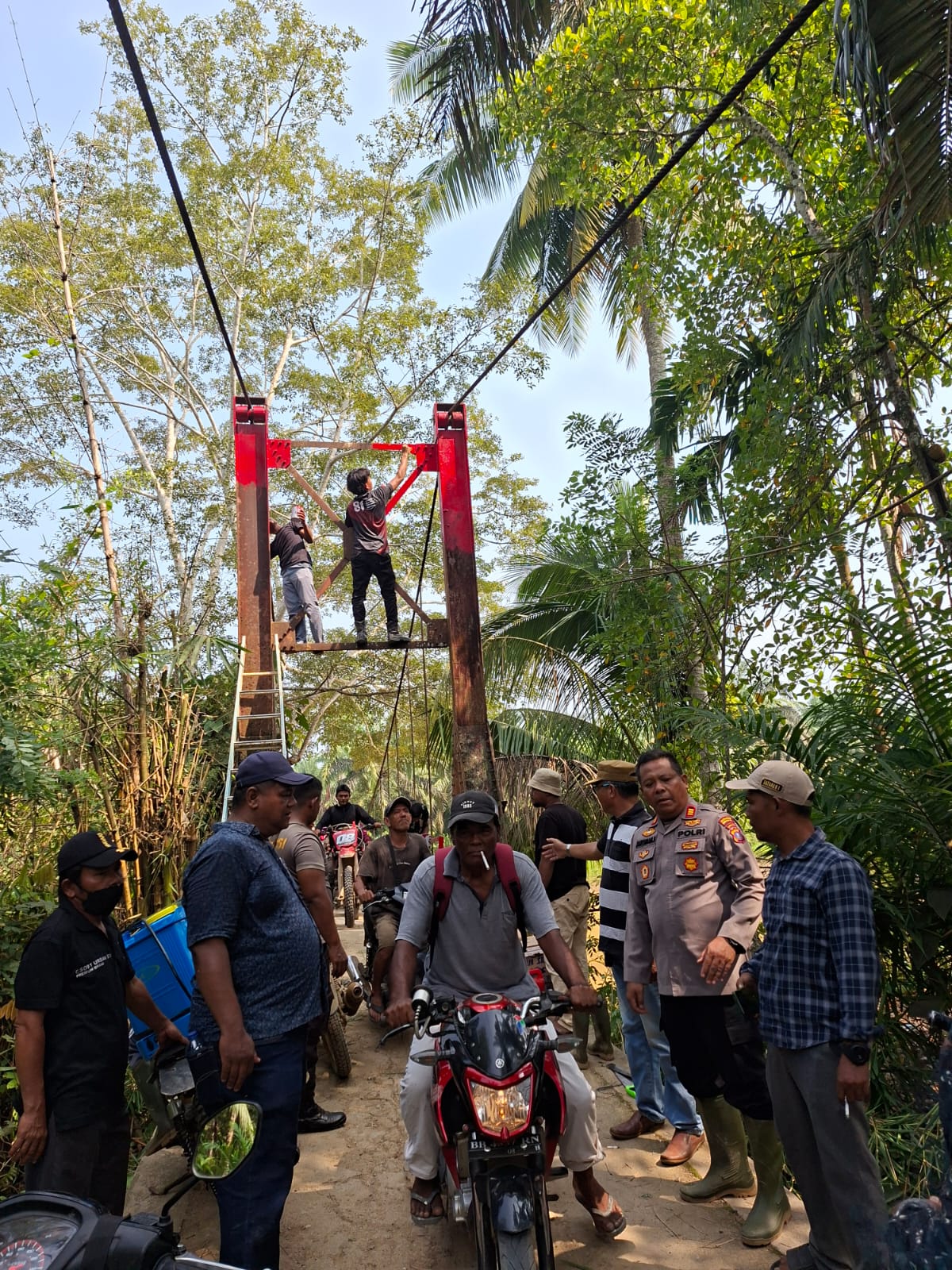 Polsek Batahan Bersama PT Palmaris Raya Revitalisasi Rambin Simp Kordes, Jembatan Vital Empat Desa.