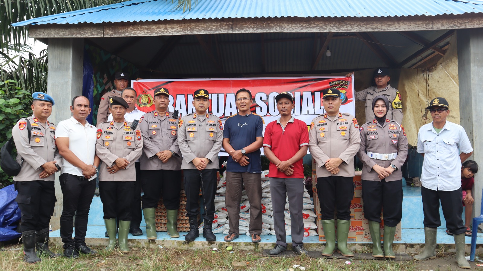 Kapolres Langkat Salurkan Bantuan untuk Korban Banjir di Padang Tualang Pastikan Polri Hadir di Tengah Masyarakat.