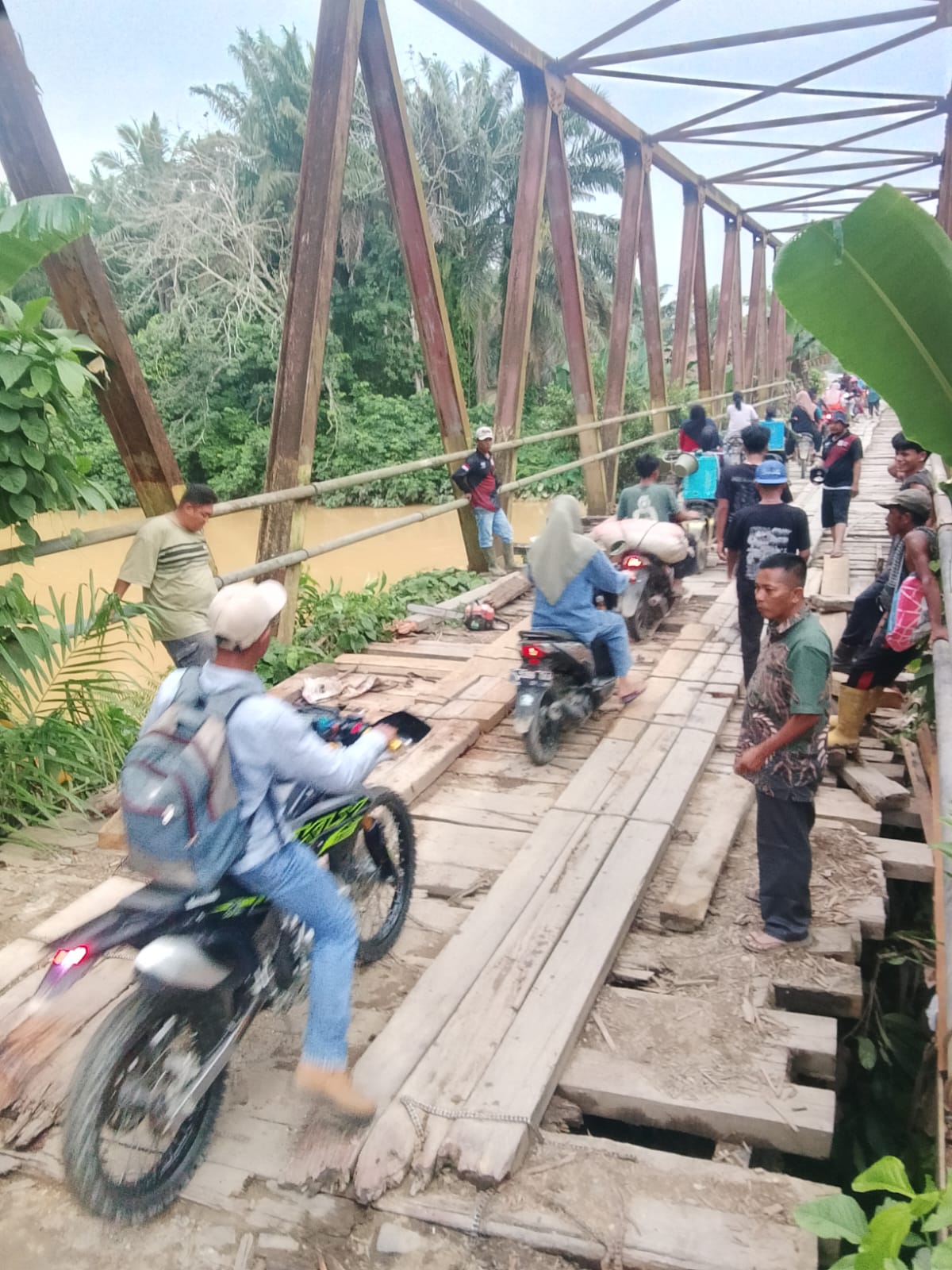 Jembatan Airapa di Ujung Bahaya, Bertahun-tahun Ditinjau Namun Belum Juga Dibagun.