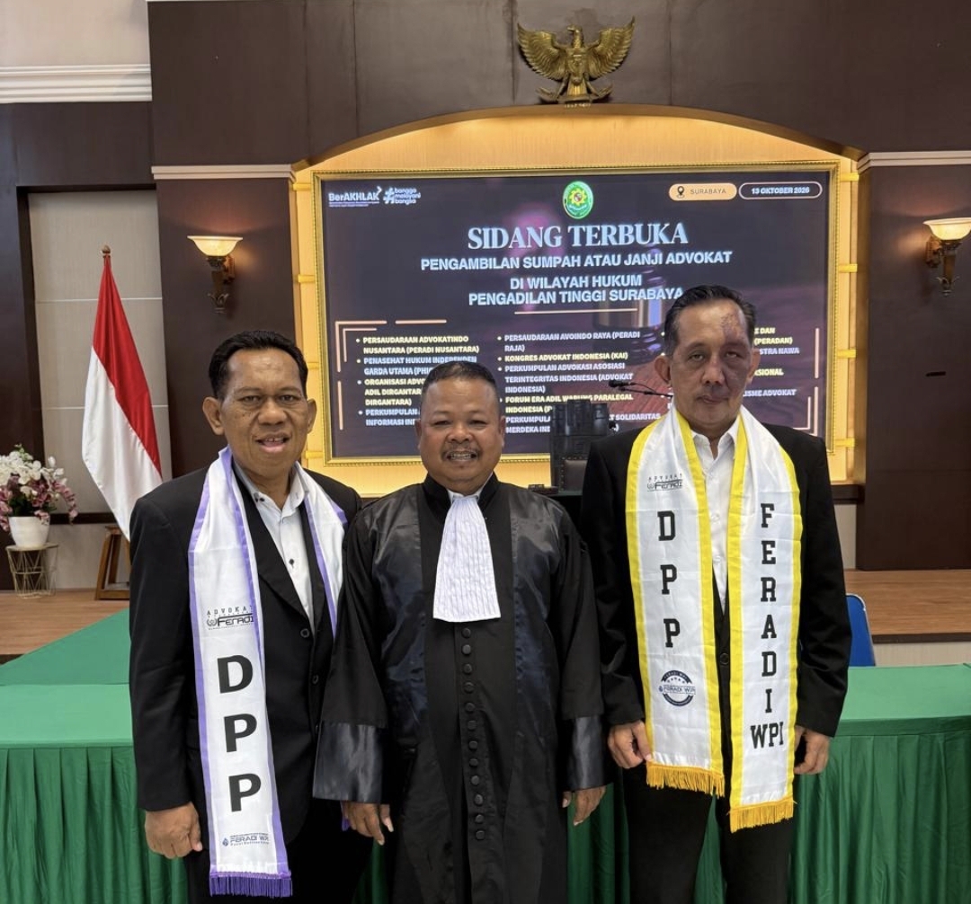 Eko Ponco, S.H. Jalani Sumpah Advokat Gratis di Pengadilan Tinggi Surabaya, Didampingi Pengurus DPP FERADI WPI.